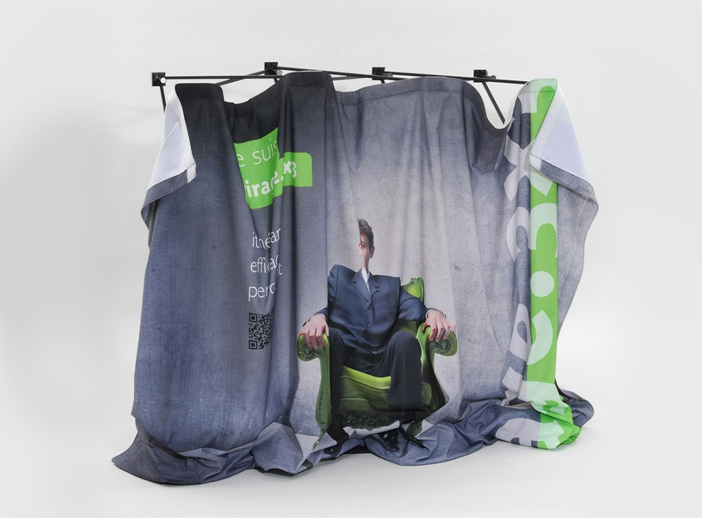 Installation stand parapluie courbe tissu S’com Services