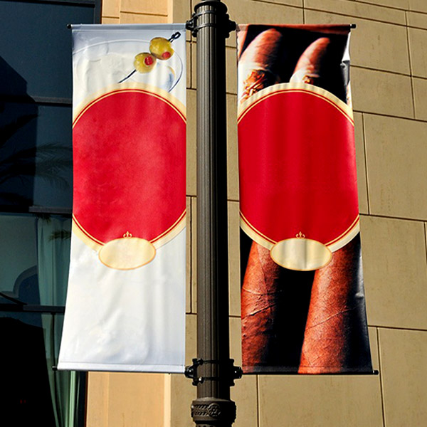 Grand drapeau flamme 210cm - Initiatives Objets Personnalisés