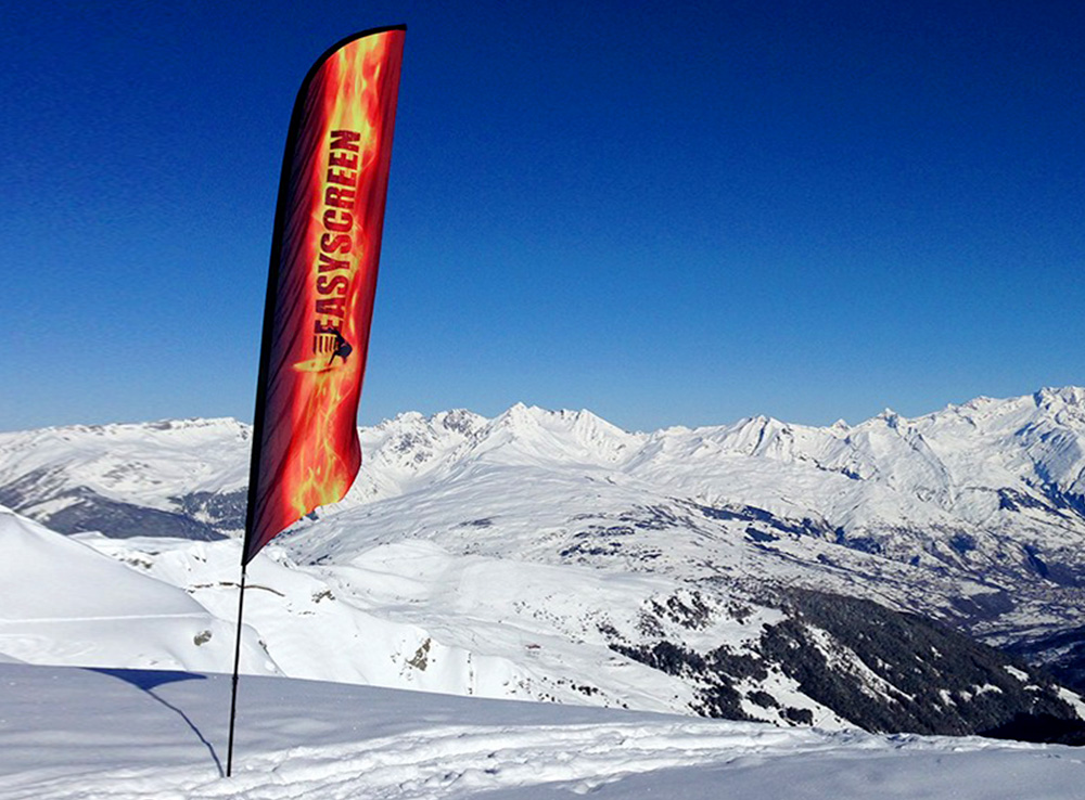 Drapeau flamme publicitaire S’com Services