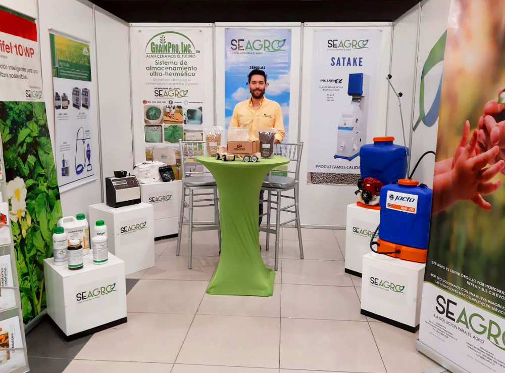 Exposition stand easy cube